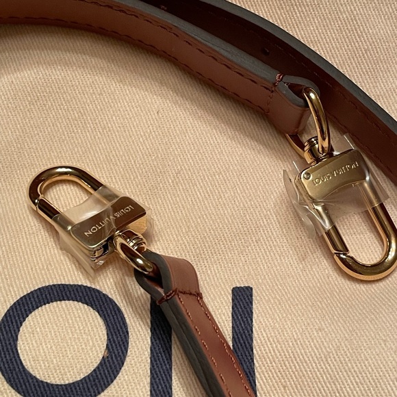 Never Used Louis Vuitton Loop Hobo Monogram Shoulder Bag with Accessories! - Picture 9 of 11